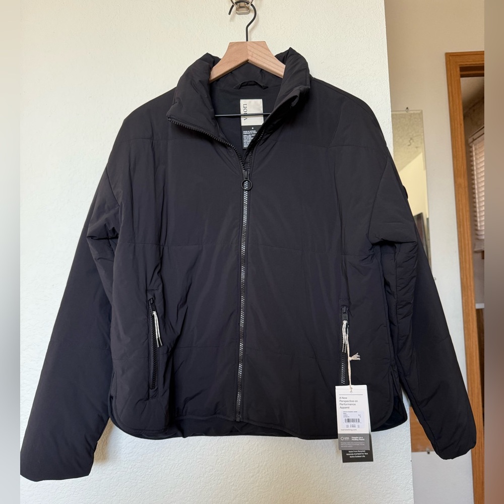 WOMEN'S VUORI "CANYON INSULATED JACKET". COLOR BLACK. SIZE MEDIUM.